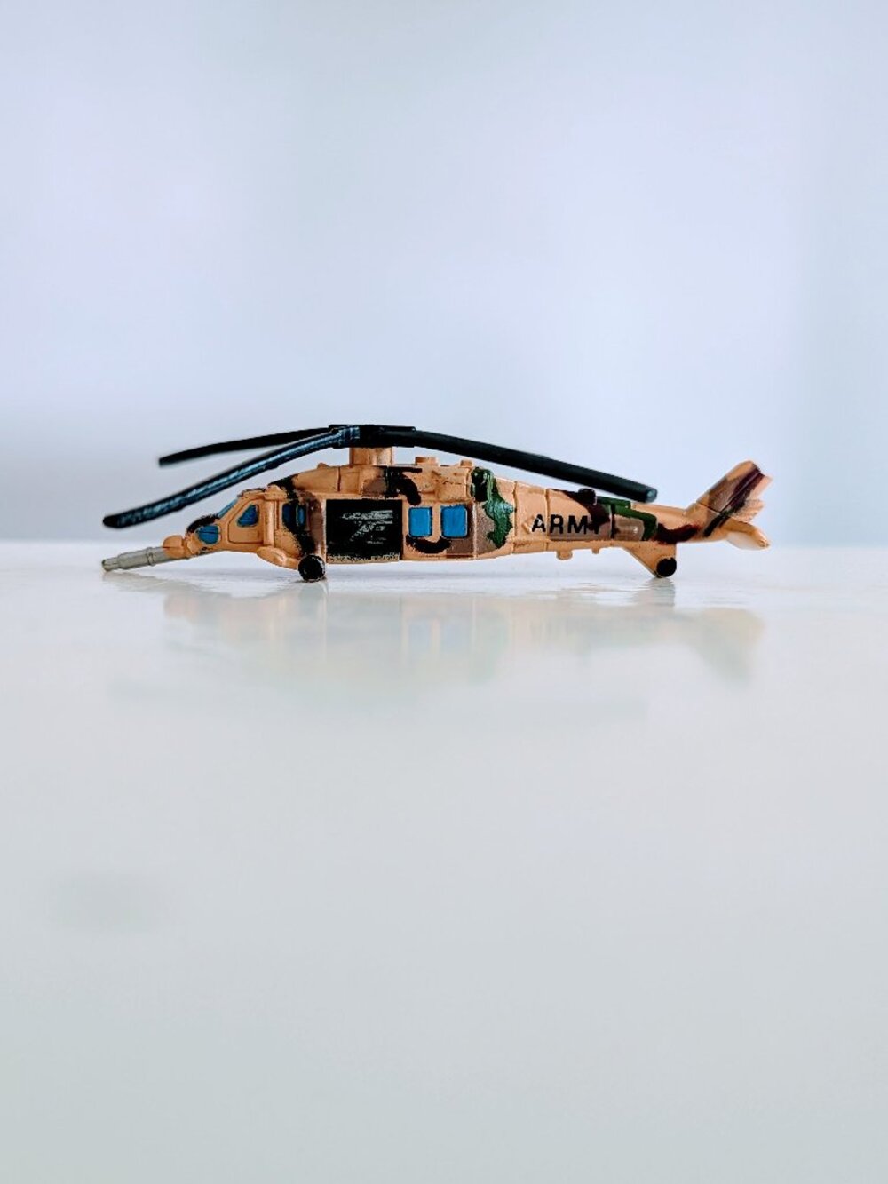 VTG 1994 Micro Machines UH60 Blackhawk Sea Wolf Command Helicopter Tan Camo LGTI